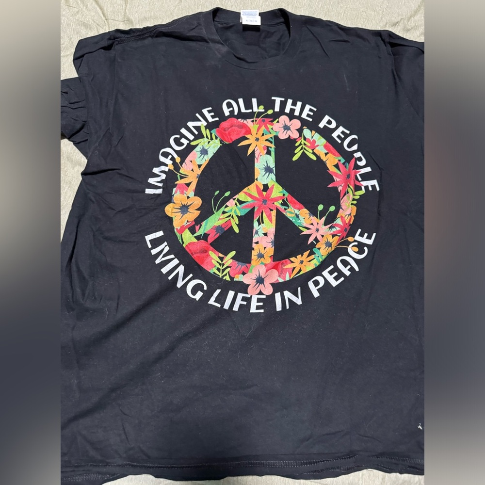Women’s black graphic Tshirt. Size XL. Worn once